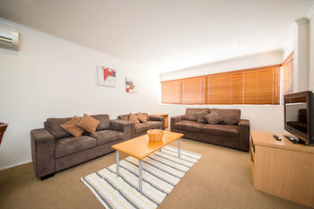 Cosmopolitan Motel & Serviced Apartments