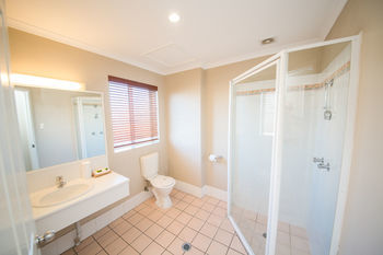 Cosmopolitan Motel & Serviced Apartments