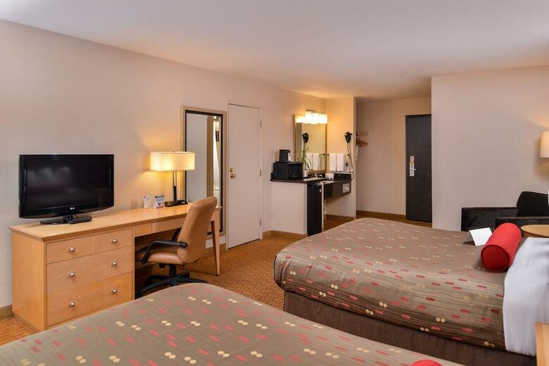 Hotel Clackamas Inn And Suites