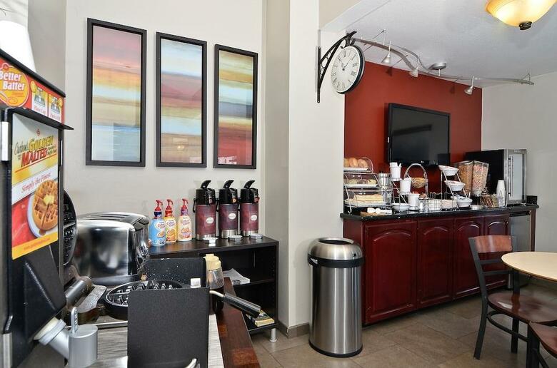 Hotel Clackamas Inn And Suites