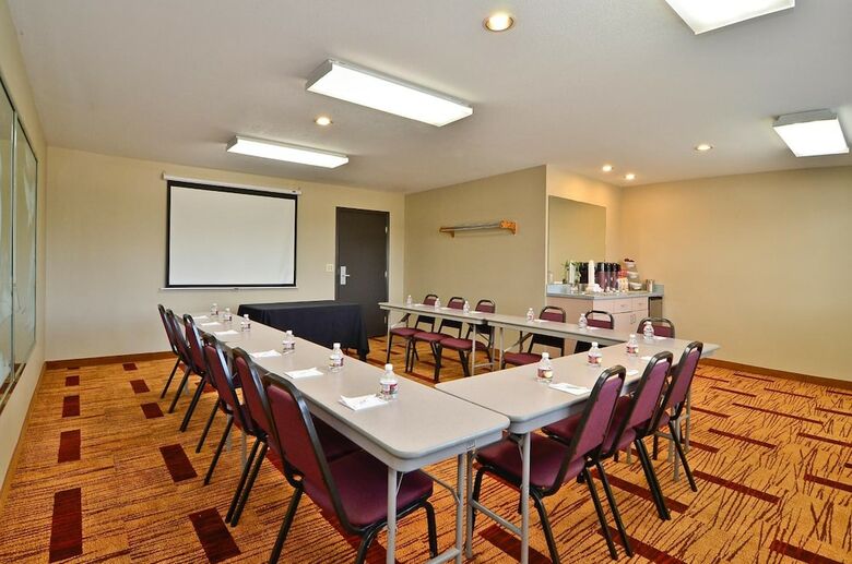 Hotel Clackamas Inn And Suites