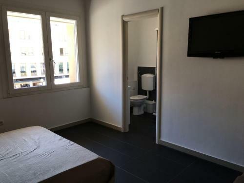 Hostal Savoia Rooms