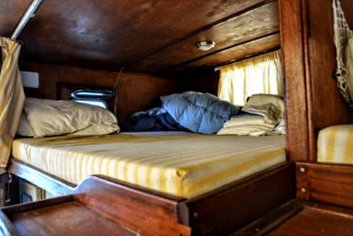 Odissea Boat Hotel & Tour