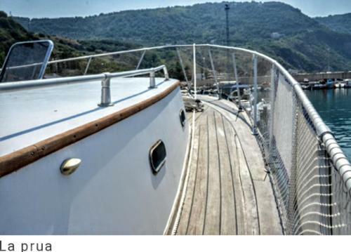 Odissea Boat Hotel & Tour