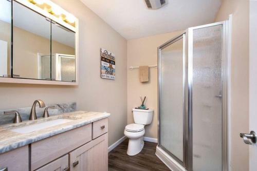 Large 5 Bdrm Home In Desirable Rexhame Beach!