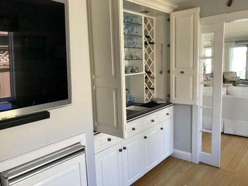 Beautiful Lakefront Vacation Property In Mashpee