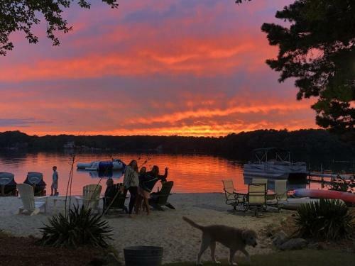 Beautiful Lakefront Vacation Property In Mashpee