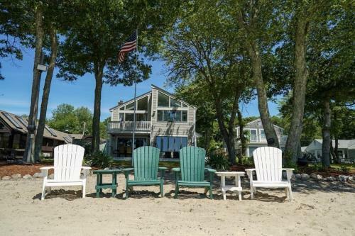 Beautiful Lakefront Vacation Property In Mashpee