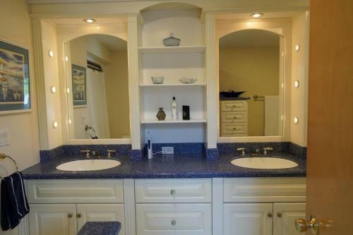 Beautiful Lakefront Vacation Property In Mashpee