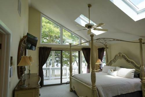 Beautiful Lakefront Vacation Property In Mashpee