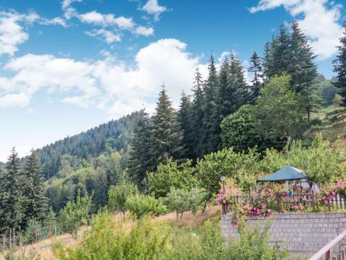 Secluded Villa In Parenti With Garden