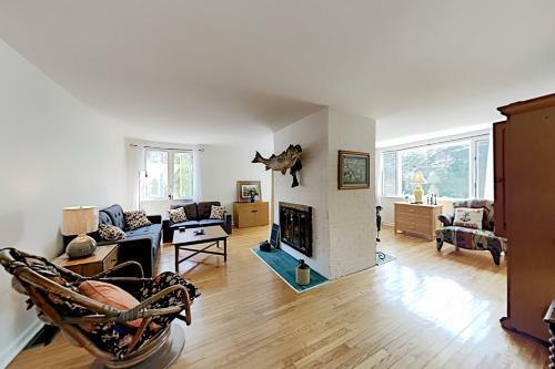 Oak Leaf Cape Cottage
