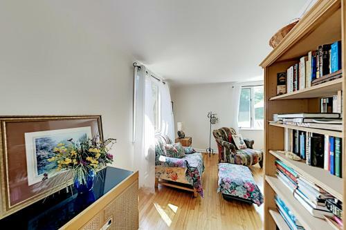 Oak Leaf Cape Cottage