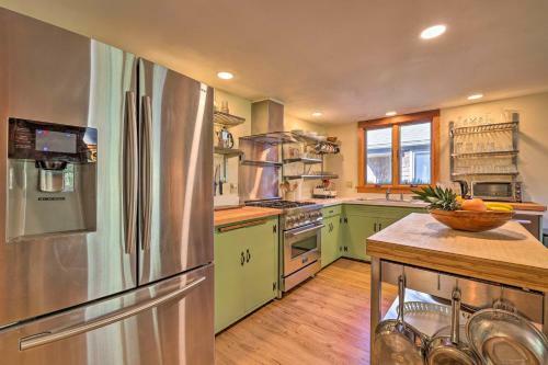 Elegant Orleans Home With Private Beach Access!