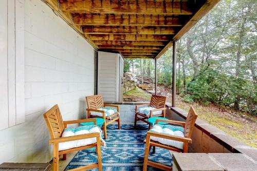 White Island Lake House