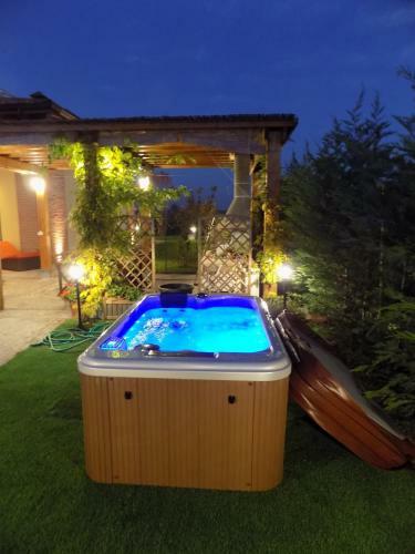 Villa With Swimming Pool & Spa Parma