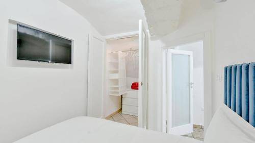 Antigone Apartment