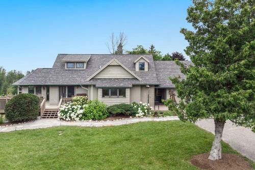 Crooked Lake Luxury