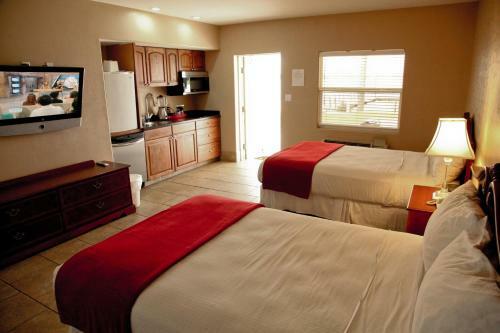 Posada Lake Grassy Inn & Suites