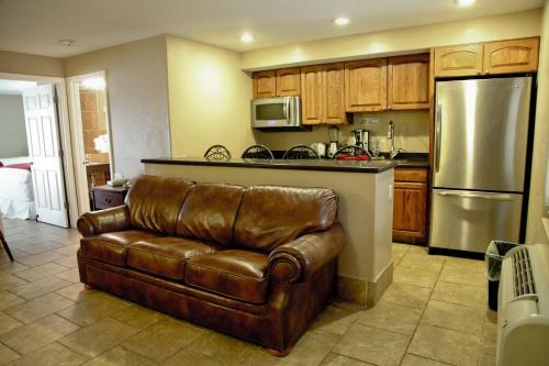 Posada Lake Grassy Inn & Suites