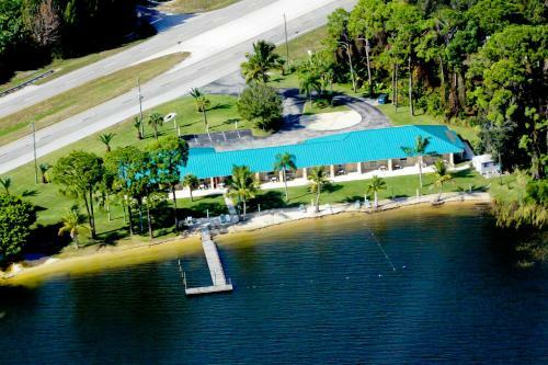 Posada Lake Grassy Inn & Suites