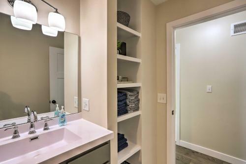 Family-friendly Abode, 3 Mi To Lake Adrian!