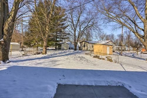 Family-friendly Abode, 3 Mi To Lake Adrian!