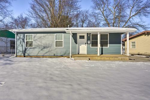 Family-friendly Abode, 3 Mi To Lake Adrian!