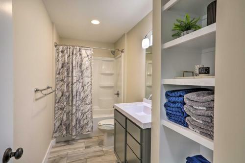 Family-friendly Abode, 3 Mi To Lake Adrian!