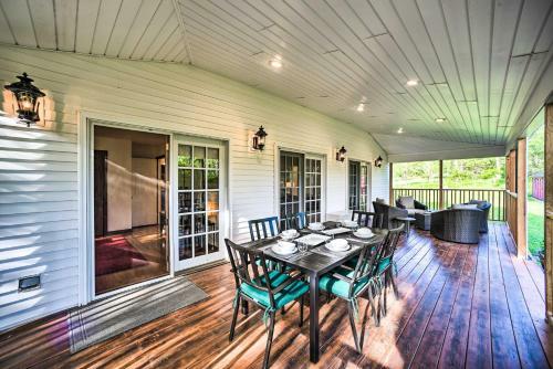 Peaceful Family Home With Fire Pit And Large Yard