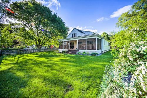 Peaceful Family Home With Fire Pit And Large Yard