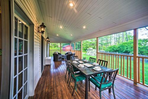 Peaceful Family Home With Fire Pit And Large Yard