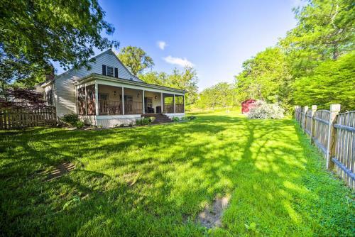 Peaceful Family Home With Fire Pit And Large Yard