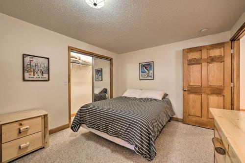 Spacious Bellaire Home On Cedar River Course