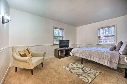 Lovely Benton Harbor Home With 2 Private Decks!