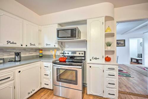 Lovely Benton Harbor Home With 2 Private Decks!