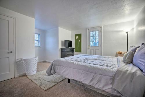 Lovely Benton Harbor Home With 2 Private Decks!