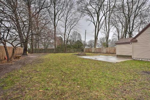 Lovely Benton Harbor Home With 2 Private Decks!