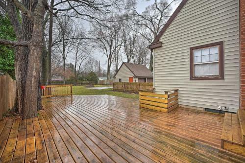 Lovely Benton Harbor Home With 2 Private Decks!