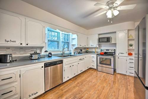 Lovely Benton Harbor Home With 2 Private Decks!