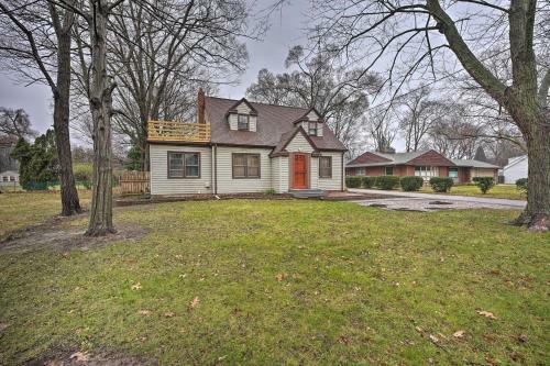 Lovely Benton Harbor Home With 2 Private Decks!