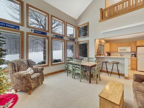 692 Disciples Village Condo