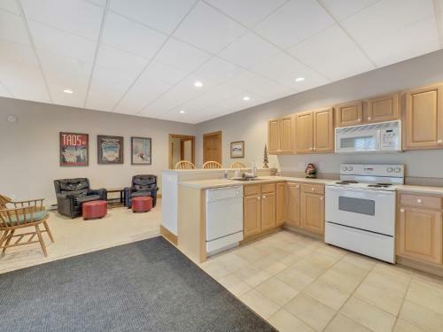 692 Disciples Village Condo