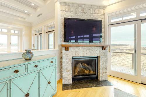 Beautiful Beachfront Five Bedroom Home