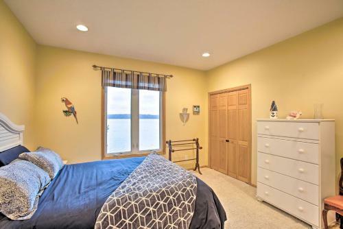 Waterfront Lake Mitchell Home With Sunset Views