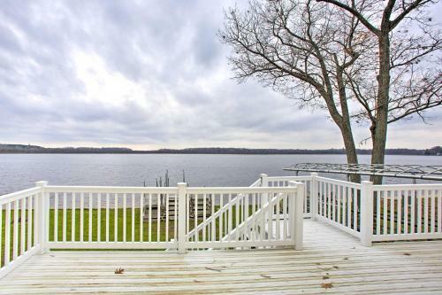 Waterfront Lake Mitchell Home With Sunset Views