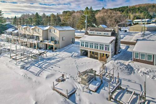 Charming Lake Charlevoix Cottage With Boat Dock