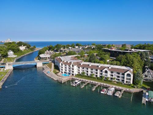 354 Edgewater Inn
