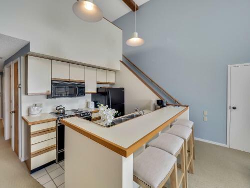 356 Edgewater Inn