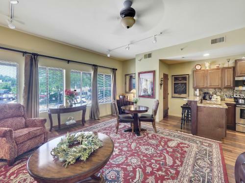 377 Edgewater Inn